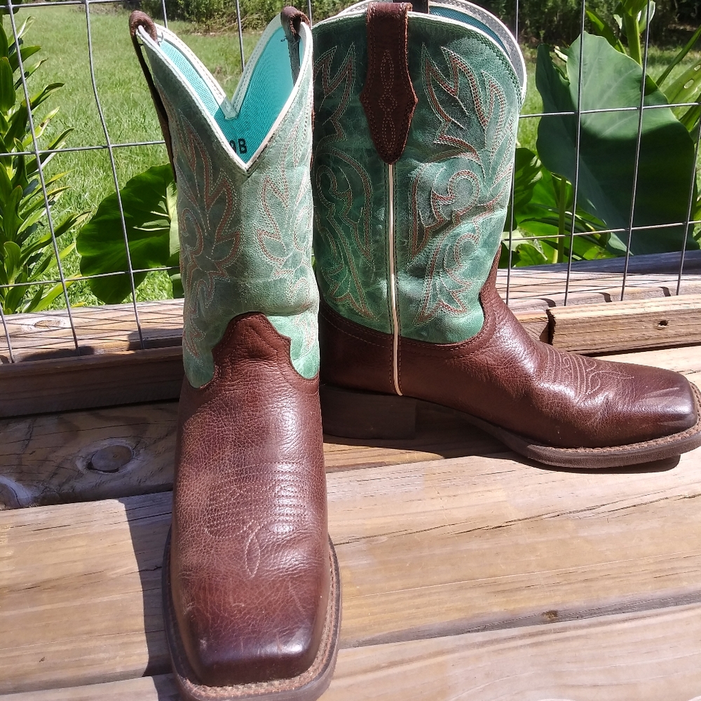 Women's Ariat Boots. Size 9B. Color Blue/Green.